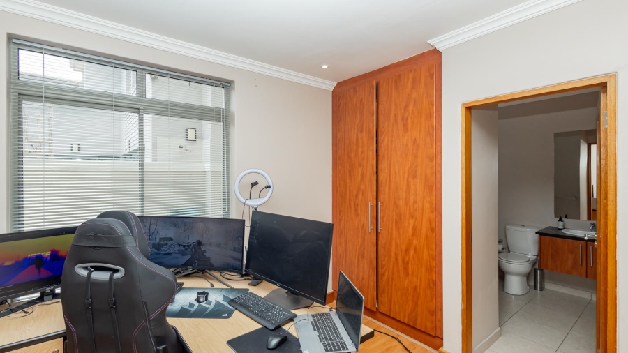 4 Bedroom Property for Sale in Sunset Beach Western Cape